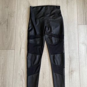 Onzie Black Snake Print Mesh Full Length Legging XS